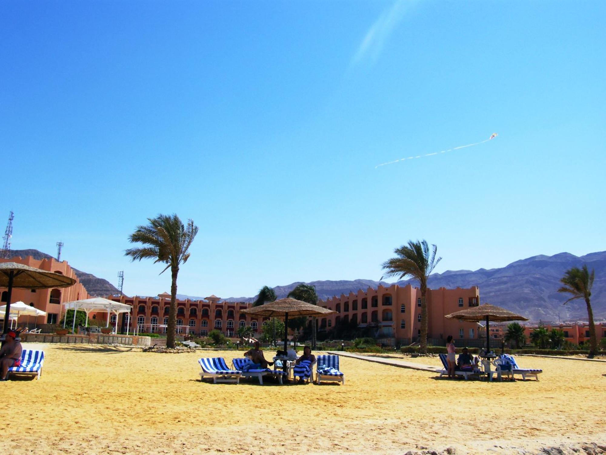 Dome Marina Hotel & Resort Ain Sokhna Ain Suchna Exterior foto